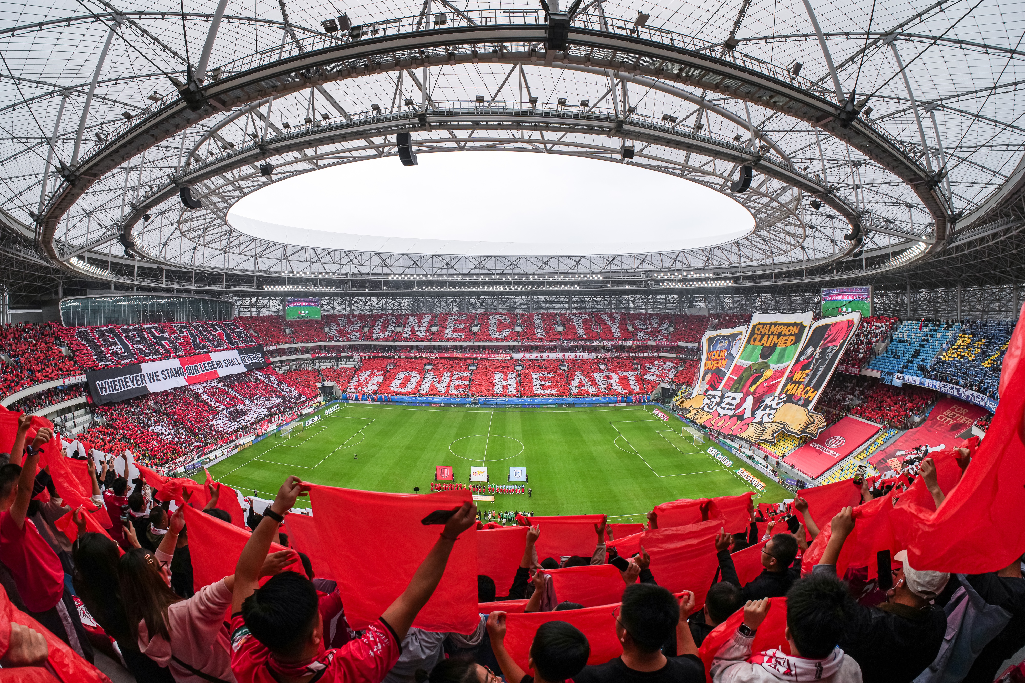 未能如愿！球迷打出巨型TIFO“冠军入袋”，但蓉城落败6失冠军点