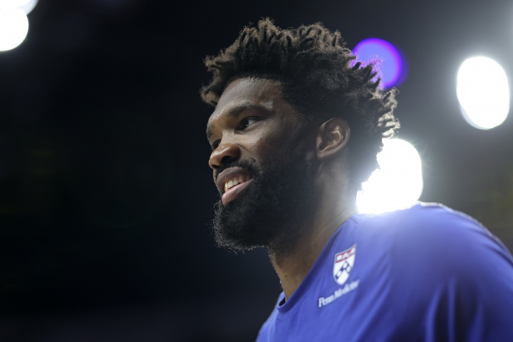 明日背靠背战活塞 恩比德：我明天想出战 你们能给球队施压吗？