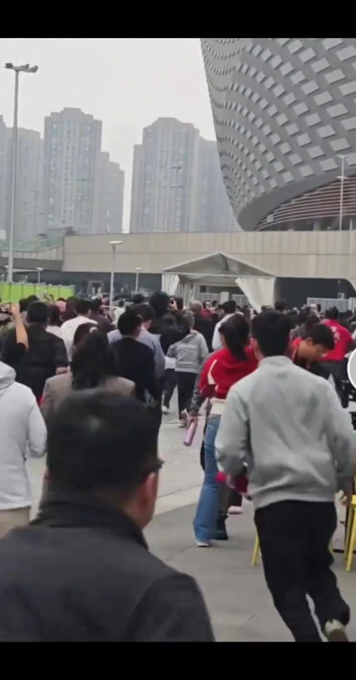 今日趣图：下轮、下下轮、下下下轮、下下下下轮，把冠军带回成都